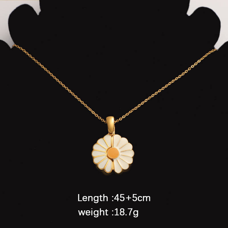 Custom Pet Face Small Daisy Necklace™