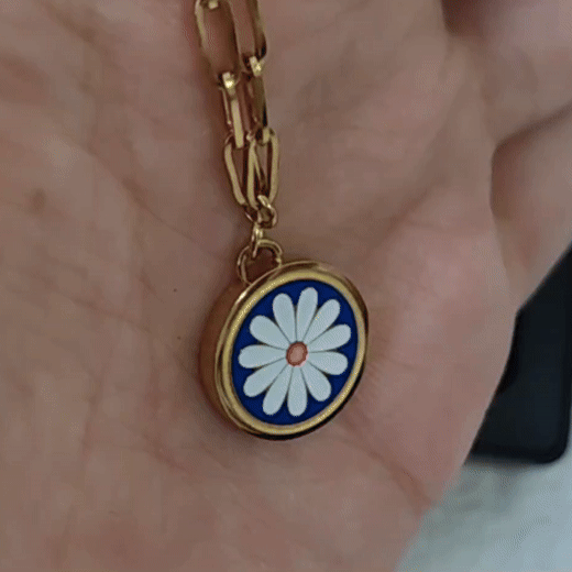 Custom Pet Face Daisy Necklace™